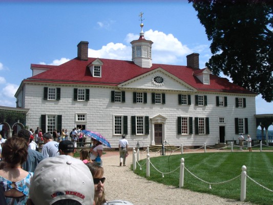Front facade Washington's house.jpg
