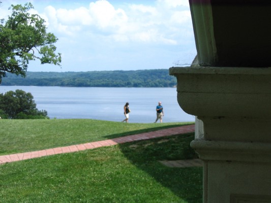 Potomac river view Washington's house.jpg