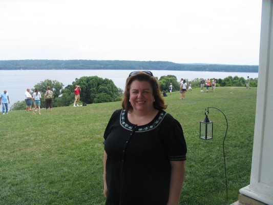 Carolyn back side Washington's house.jpg